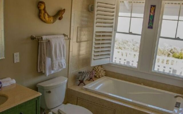 Hamakua Ranch House B&B