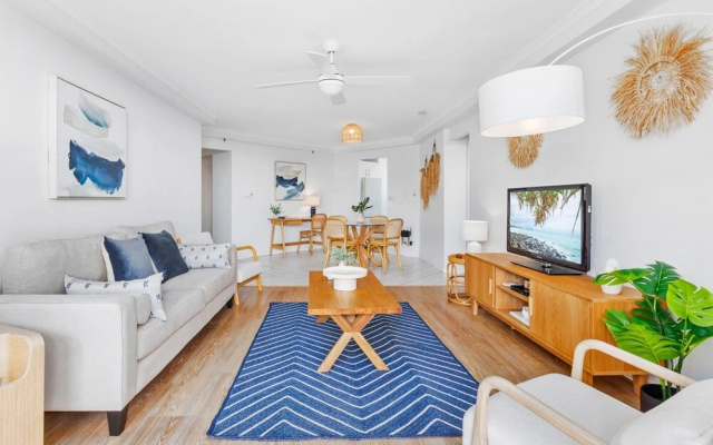 Beachfront 2-bed With Pool, BBQ – Guest Rooms – Gold Coast