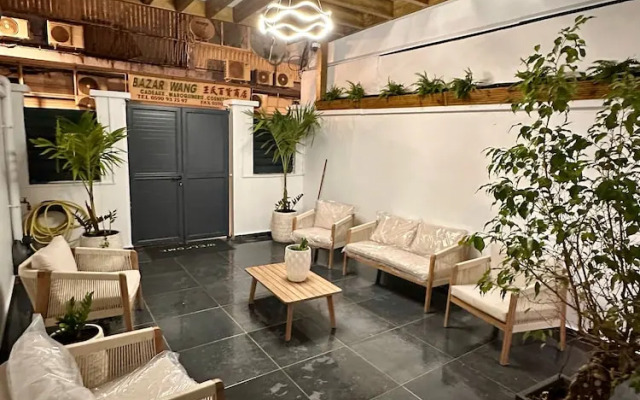 Cyrus Hotel-House
