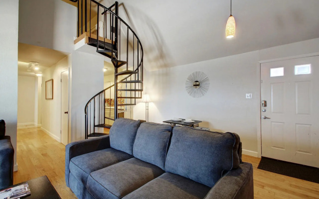 8 Bedroom Downtown Condo by AustinStays