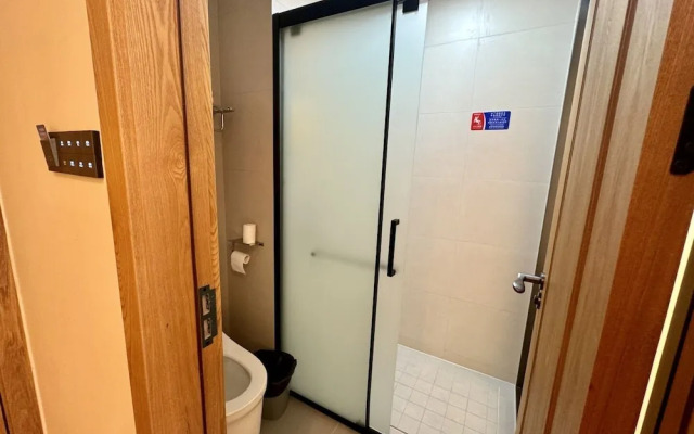 Tiger Leaping Half Way Guest House