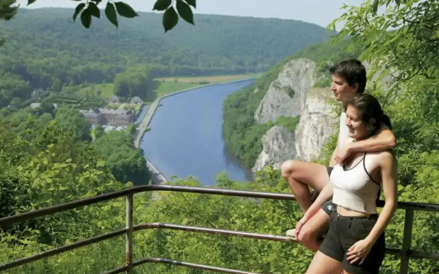 Cozy, Carefully Furnished Bungalow near Maas