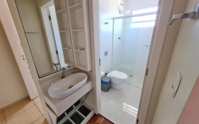 Ampla casa com 5 quartos e vista para o mar
