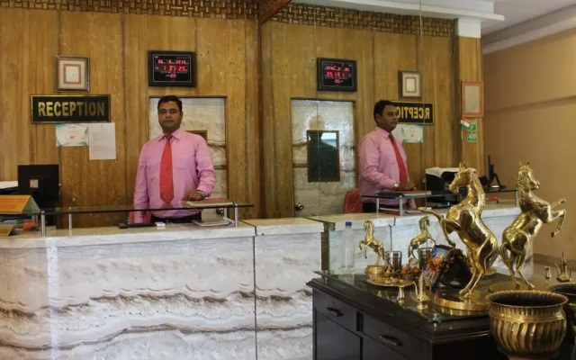 Collection O Hotel Pal Avadh