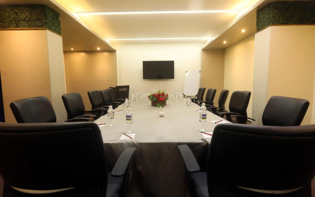 OYO Premium Deccan Apte Road