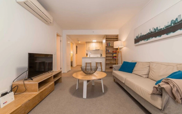 2 Bedroom Apartment Seconds From Valley