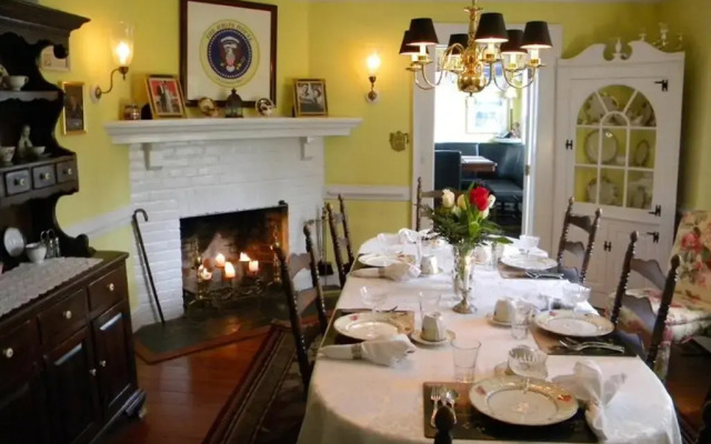 A Williamsburg White House