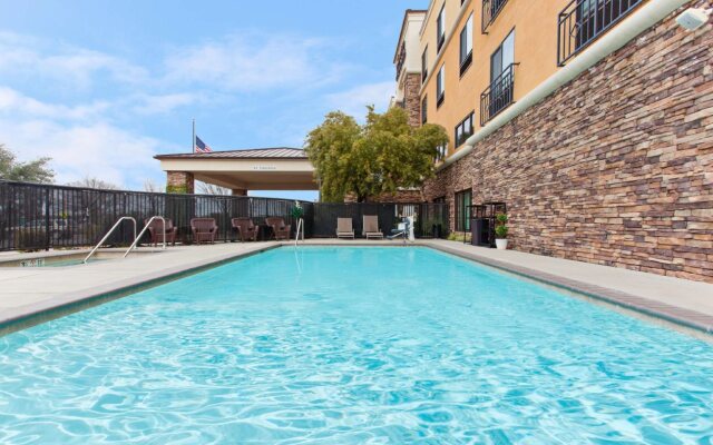 Hampton Inn and Suites Roseville