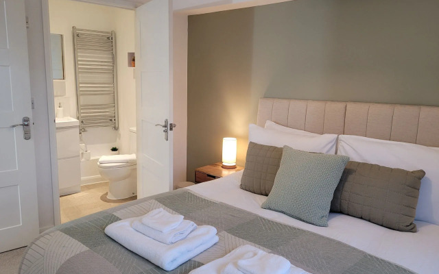 Crescent House Apartments