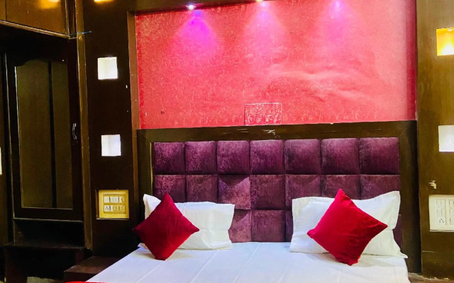 OYO Home 70156 Hotel Red Heart
