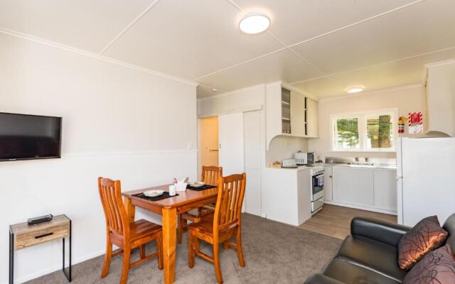 Waitangi Beach Bach 30A