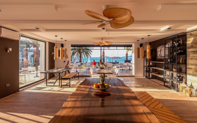 Moyo Beach Hotel