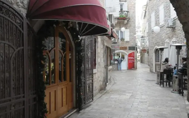 Studios Klementina Nikvalentin