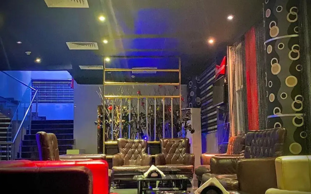 Caesar'S Luxury Hotel