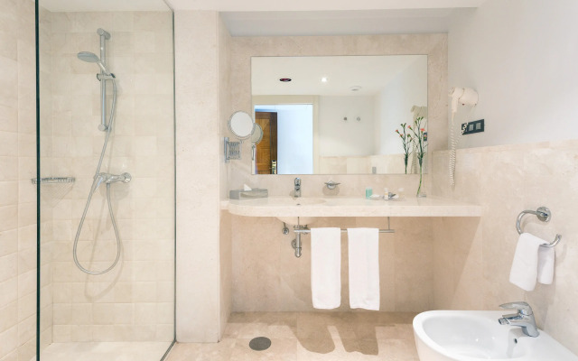 Hipotels Playa La Barrosa - Adults Only