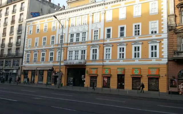 Downtown Family Nest