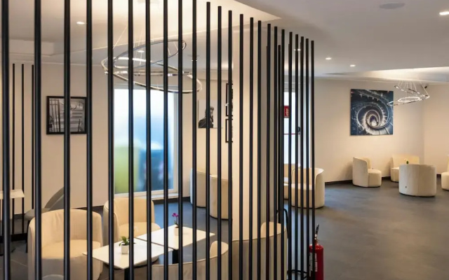 J Maluni City Hotel