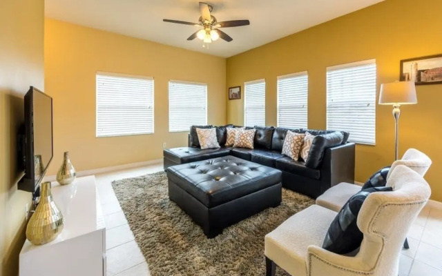 Pet Friendly & Beautifully Furnished! 4 Bedroom Home