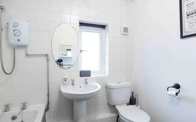 House-sleeps7-parking-garden-petfriendly