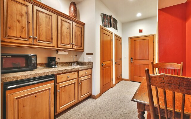 Mogul Mansion by Blueswell