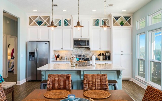 Sweetsol 4 Bedroom Home by RedAwning