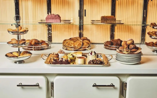 Brach Madrid - Evok Collection