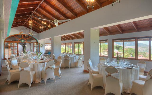 Alta Las Palomas Hotel