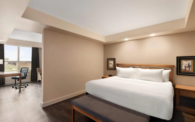 Royal Hotel Edmonton Airport, Trademark Collection by Wyndham