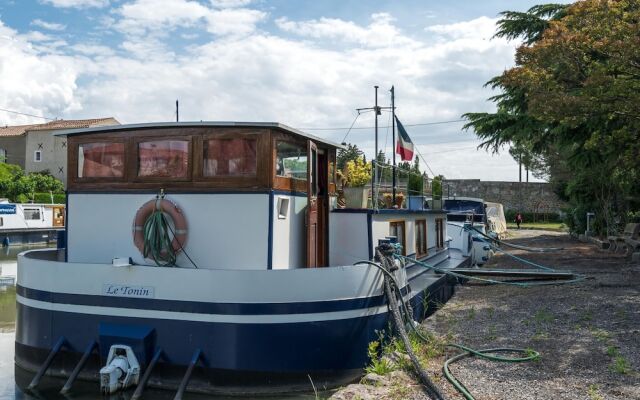 Comfortable House Boat in Homps with Roof Terrace