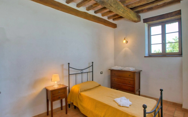 Spacious Mansion in Sant'Angelo in Vado with Pool