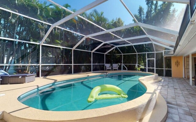 Sarasota Bay Pool Home