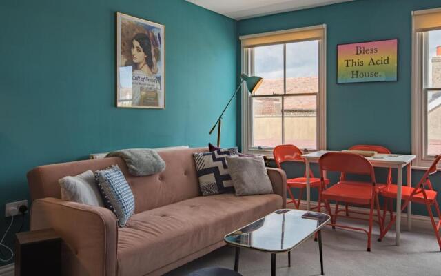 Blackhorse Loft - spacious apartment by the sea