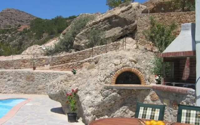 Lyronda Villa