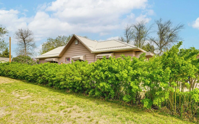 Patio, Grill & Outdoor Dining: Conrad Home!