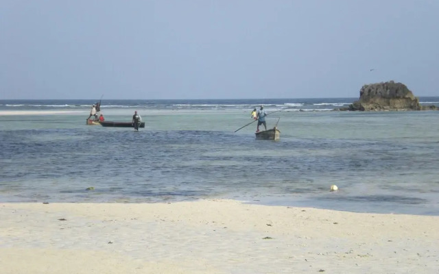 Watamu Villa With Service Personnel