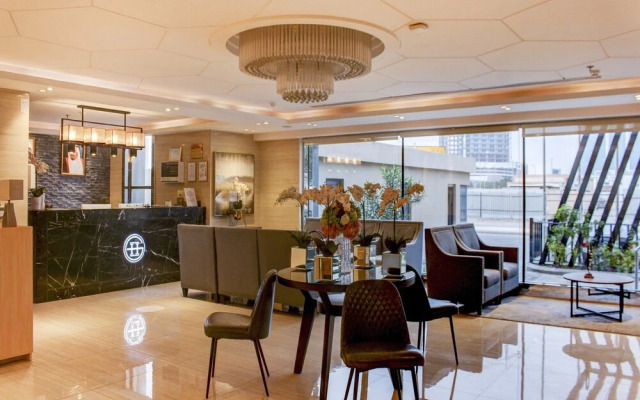 Capital O 581 Goldish Hotel