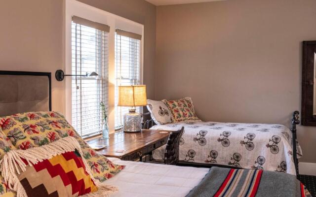 Hotel Broad Ripple