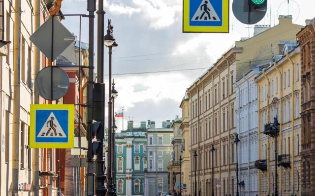 Рядом с Эрмитажем