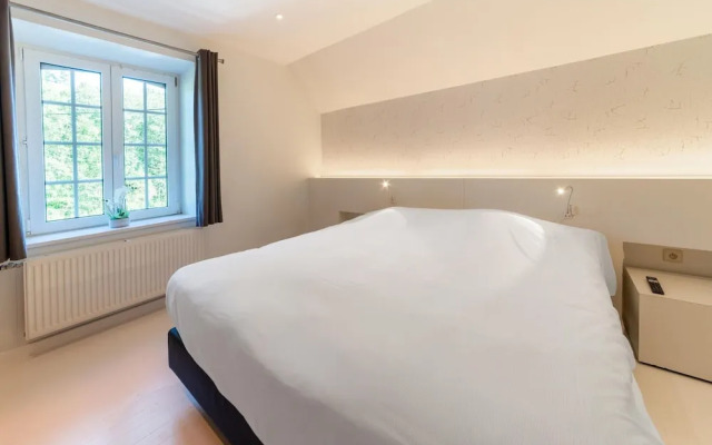 Villa White in Spa With Pool
