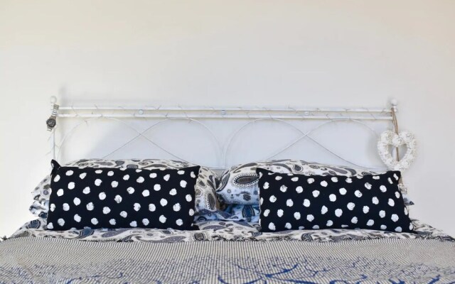 BRIGHT and airy TOP FLOOR apartment with FAB views