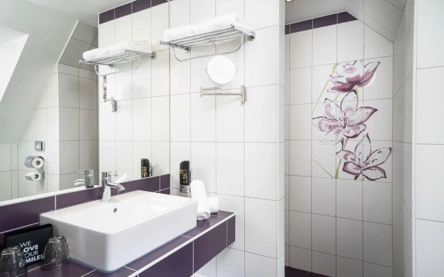 Elaya  Vienna City West