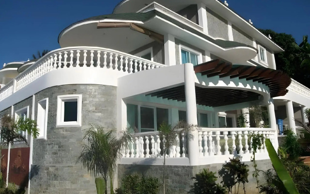 Lingganay Boracay Hotel Resort