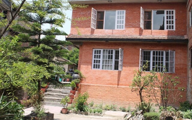 Pradhan House Homestay with Garden