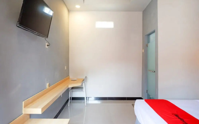 RedDoorz Syariah near Alun Alun Tegal