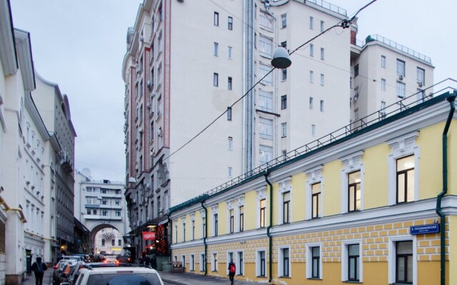 LUXKV Apartment on Gnezdnikovskiy