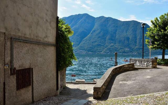 Rocks apartment Colonno