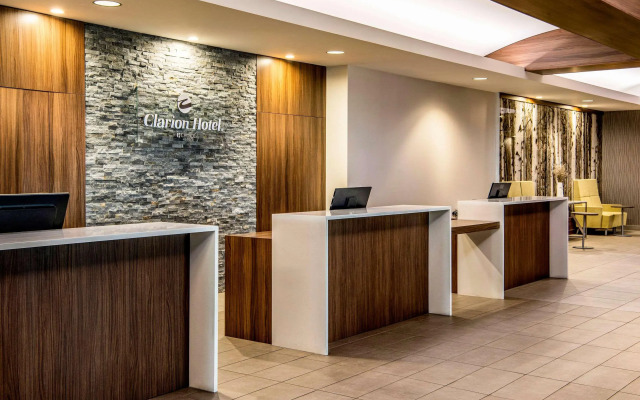 Clarion Hotel & Suites