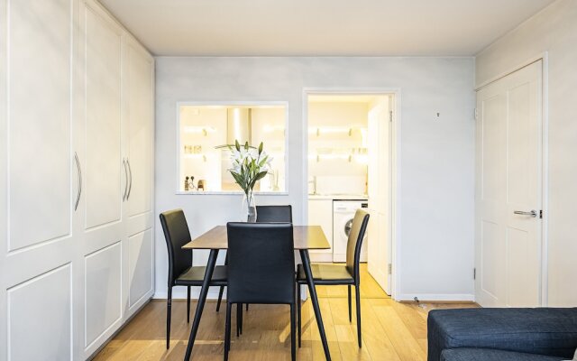 Bridgwalk Apartment by Flexystays