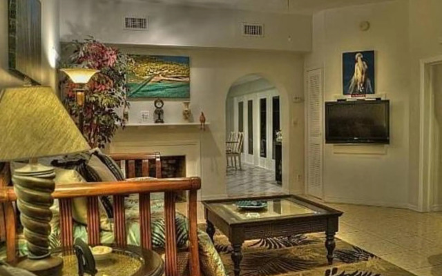 Suite Dreams Inn by the Beach