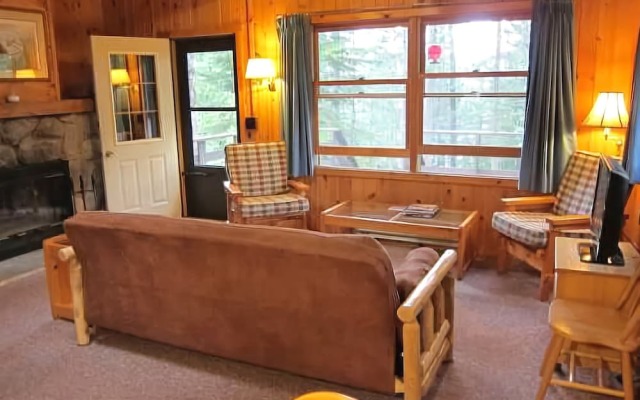 Timber Bay Lodge & Houseboats